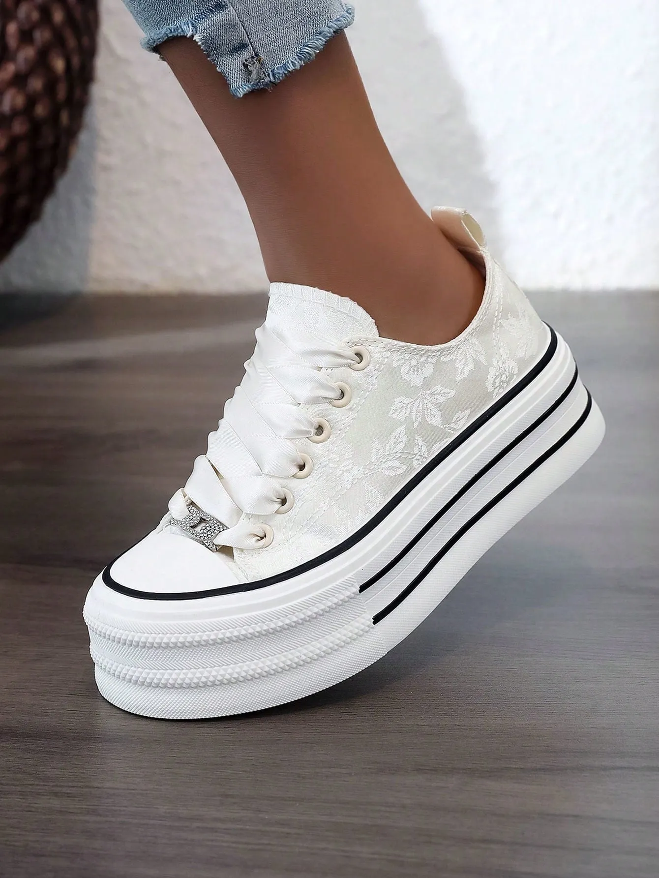 2024 Spring/Summer/Autumn New Height-Increasing White Casual Sports Shoes for Women