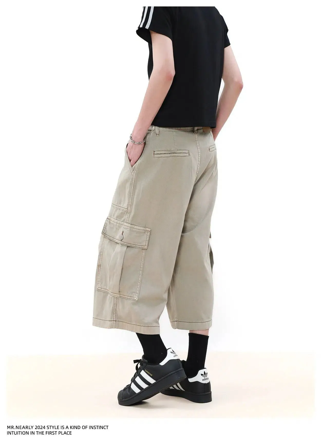 Clean Fit Pleats Cargo Shorts