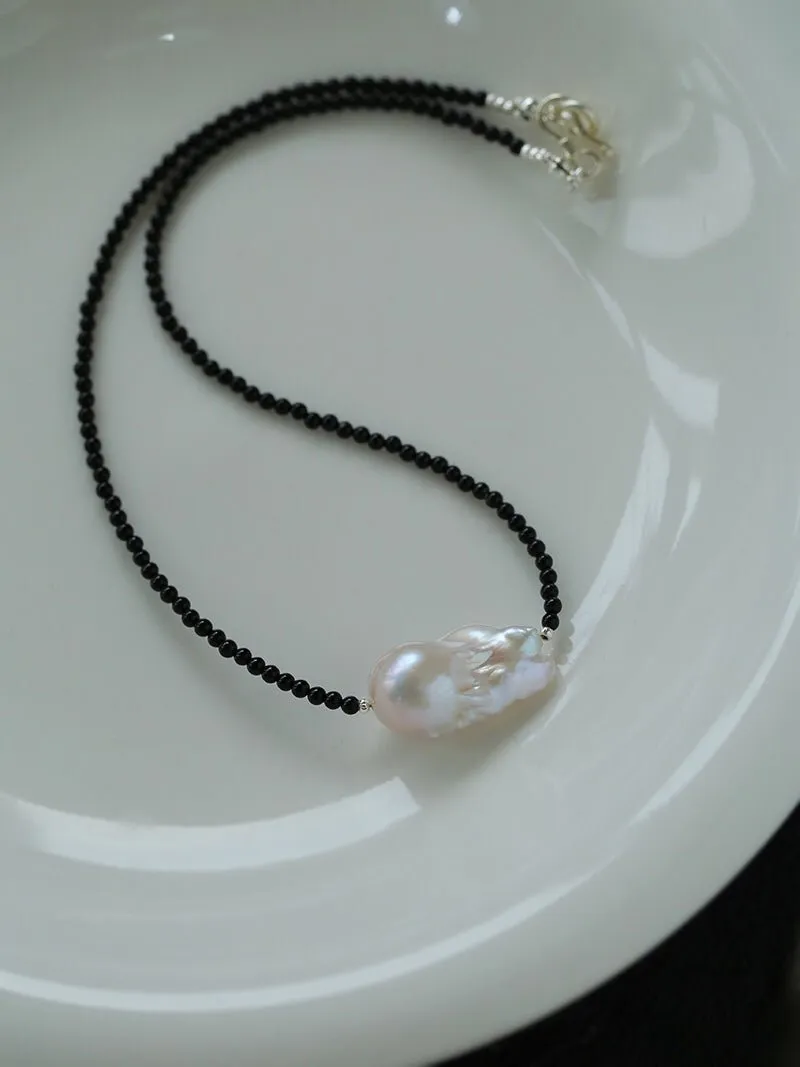 Minimalist Modern Baroque Pearl Black Onyx Beaded Necklace