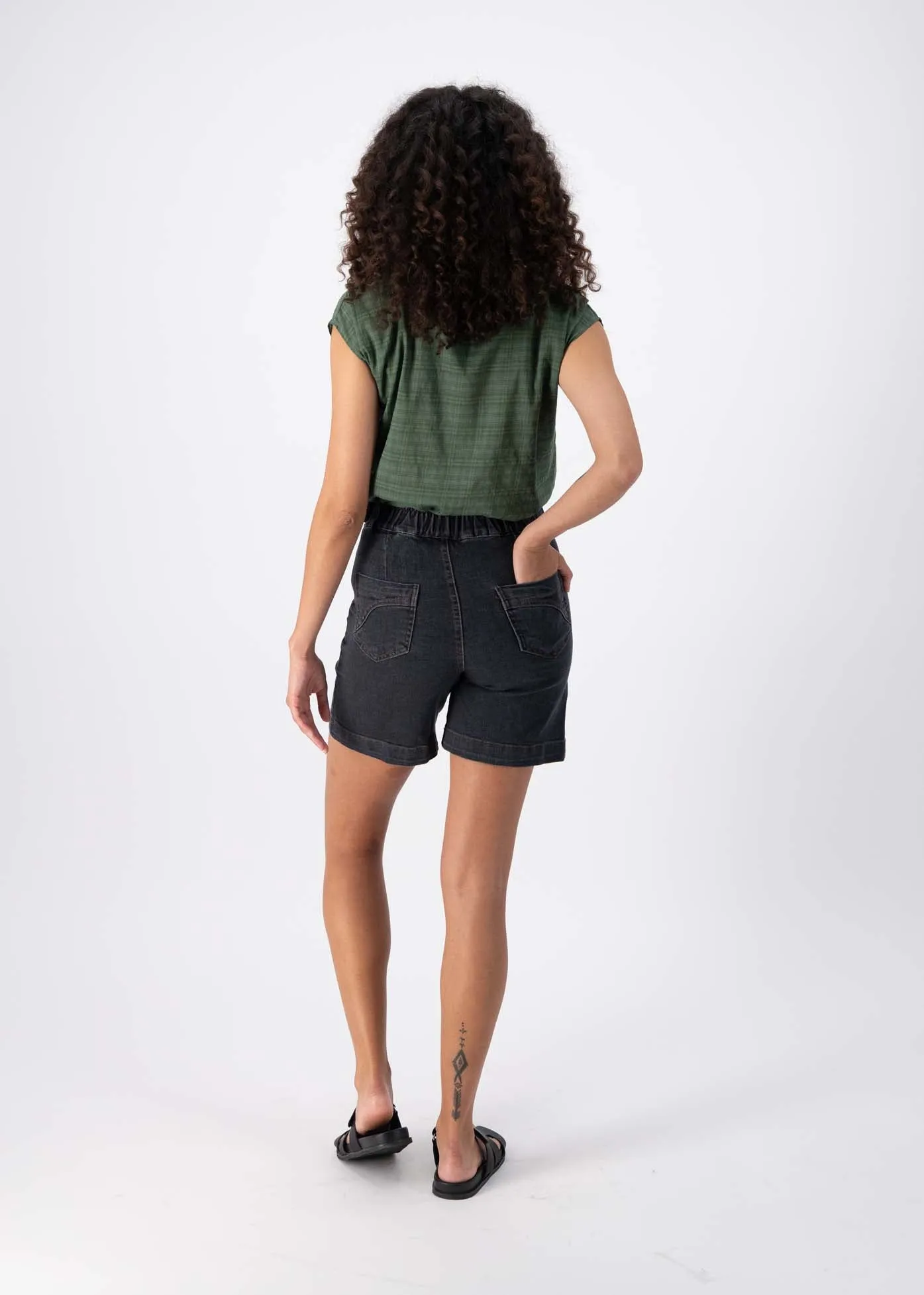 Peggy Shorts Black Wash in Denim