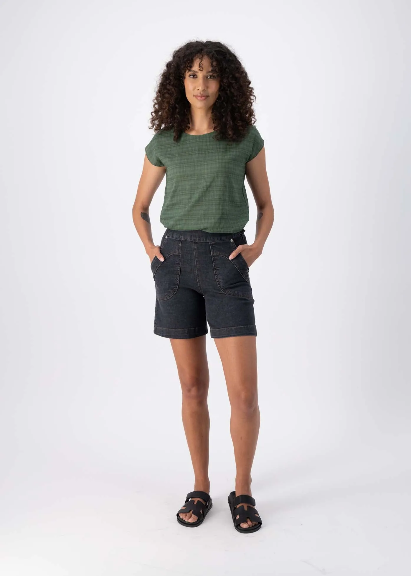 Peggy Shorts Black Wash in Denim