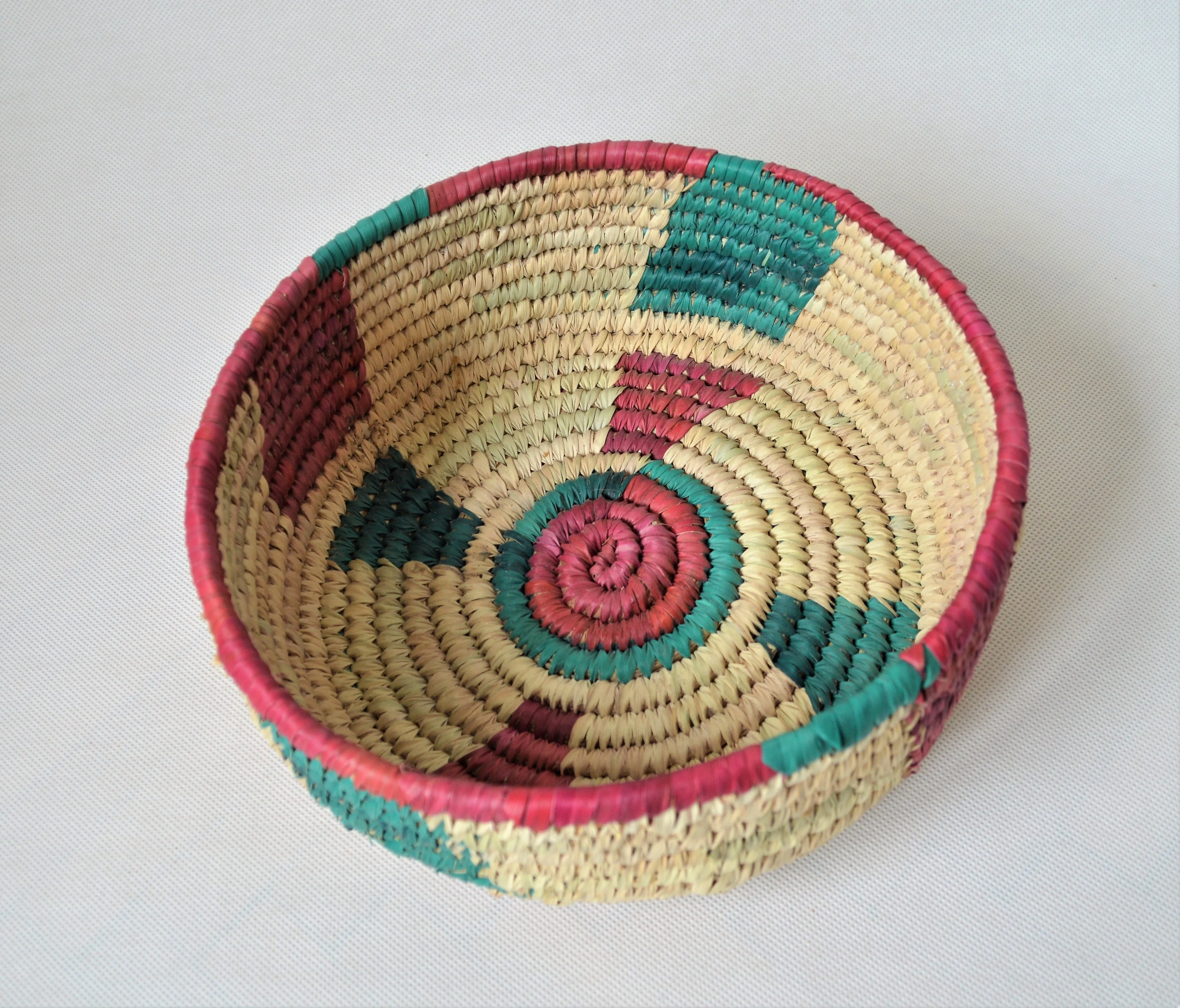 Woven fruit basket (green and red)